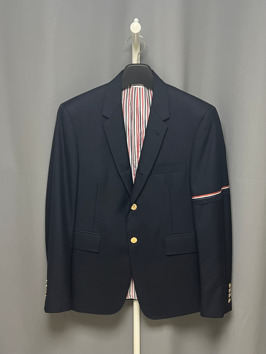 [정품] 새상품급 / 톰브라운 암밴드 금장 블레이저 네이비 5size 상품이미지1