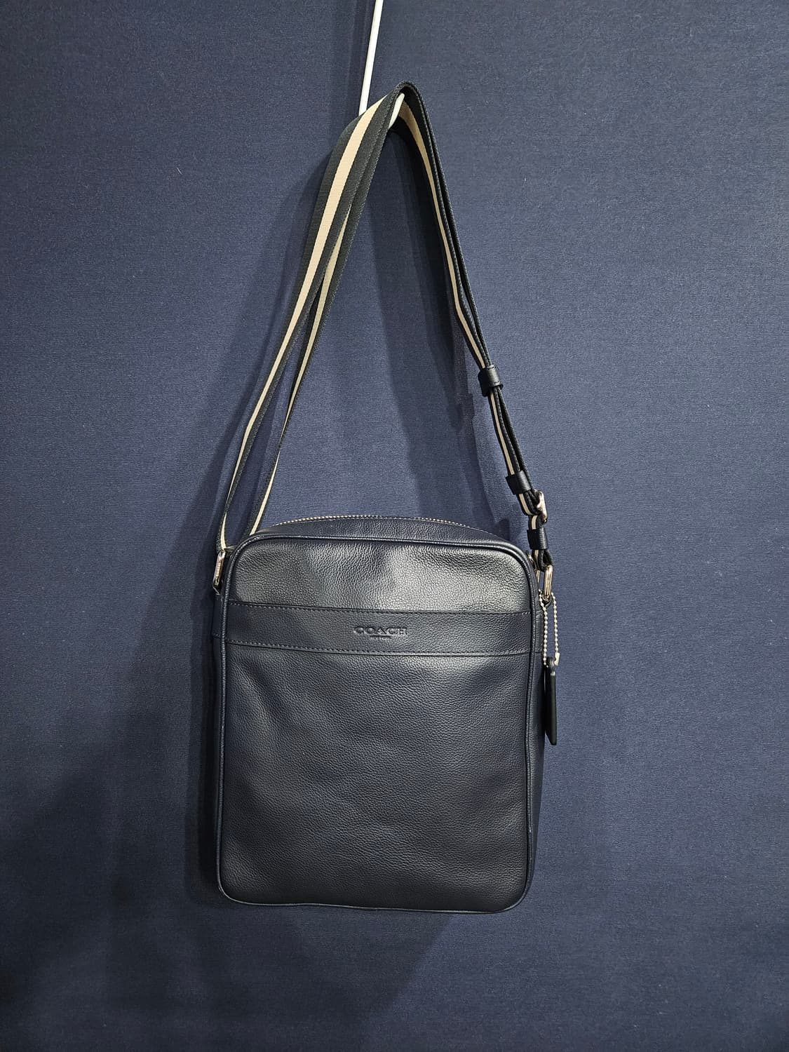 코치 네이비 남성 가죽 크로스백  상품이미지1