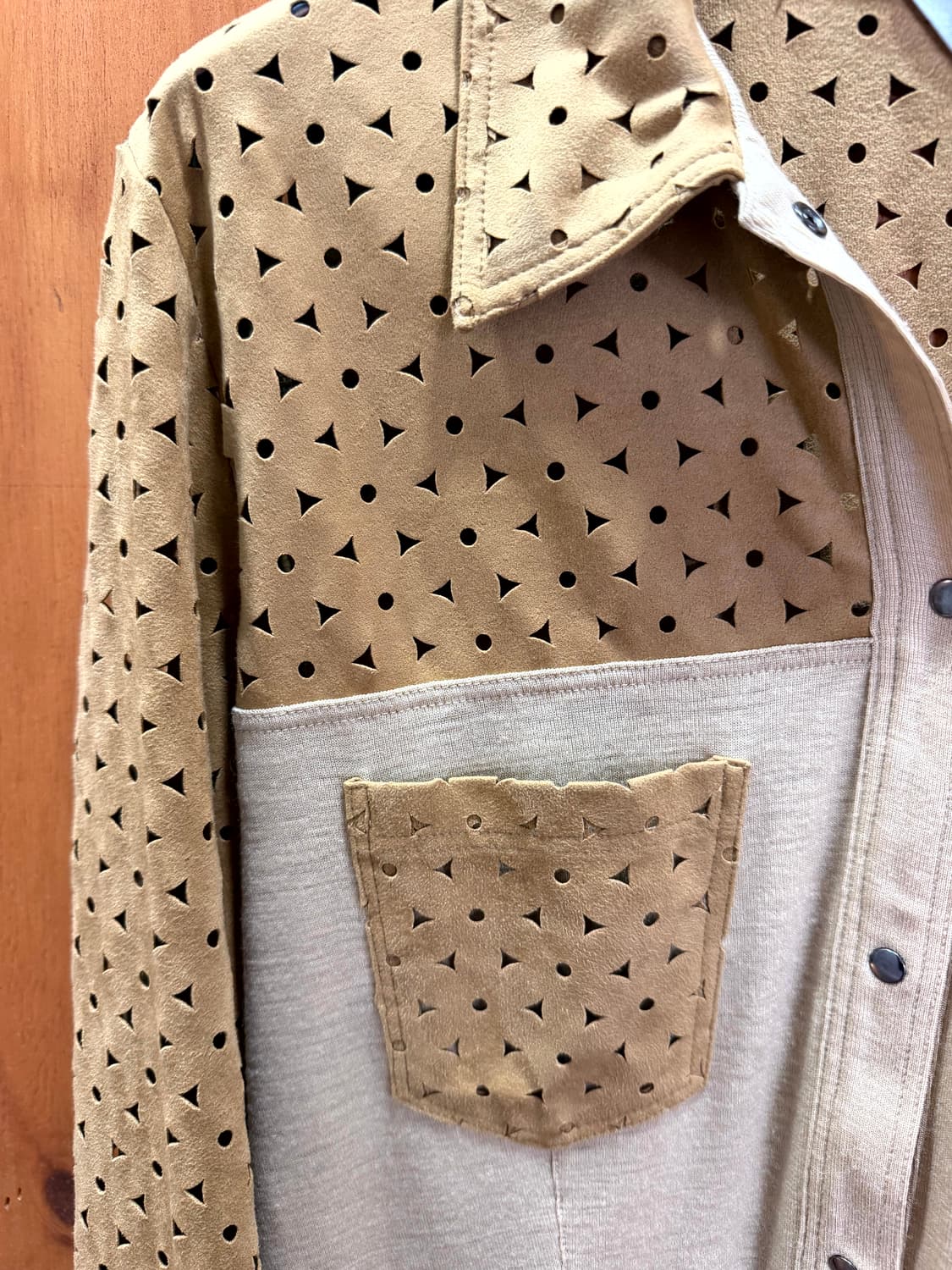 APPARUE Laser-Cut Detail Mixed Shirt 상품이미지1