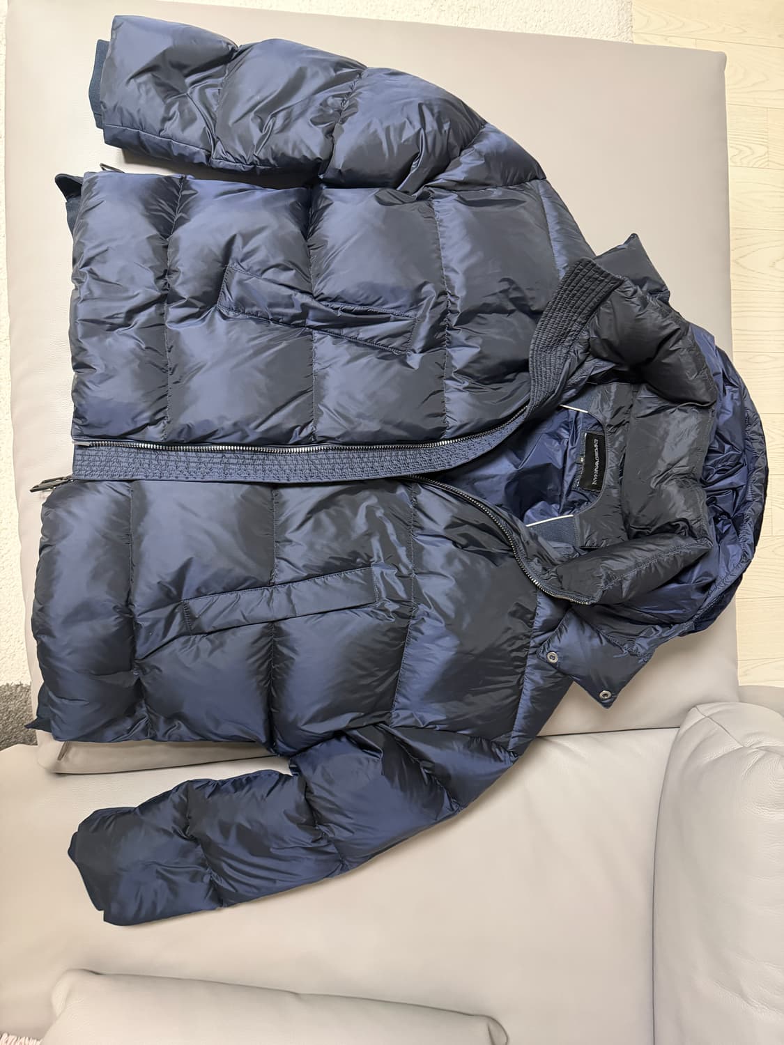 (이번주만 이가격)엠포리오 아르마니 남성 덕다운 숏패딩 상품이미지3