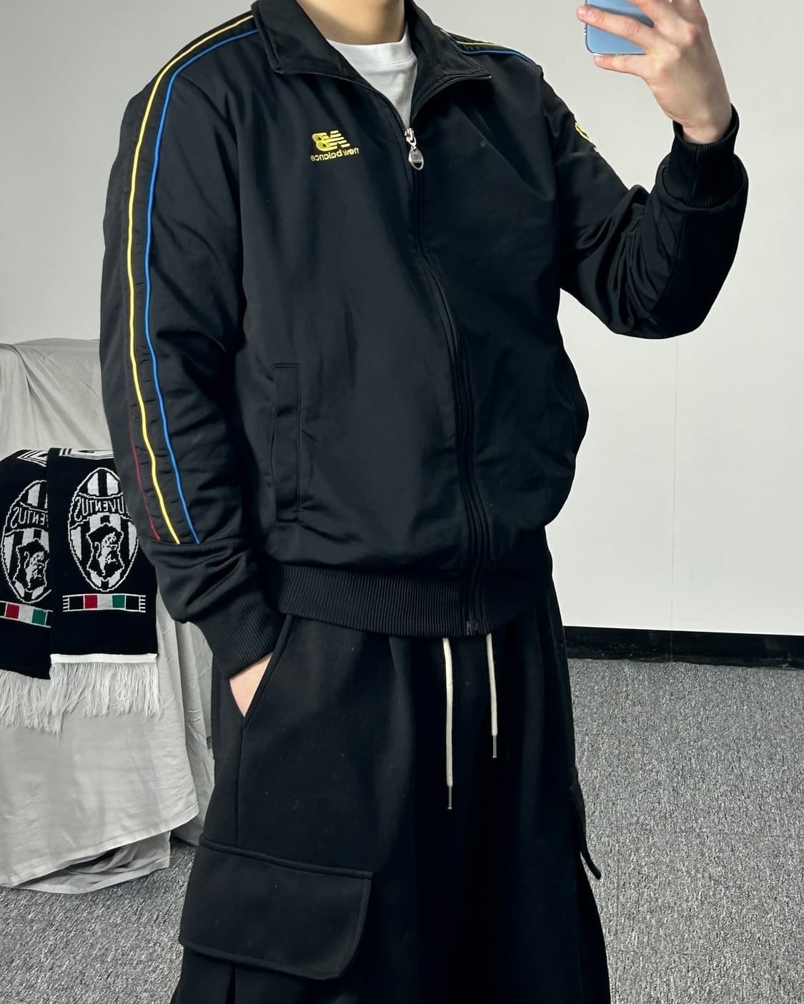 뉴발란스 블랙 사이드라인 트랙탑 져지  상품이미지2