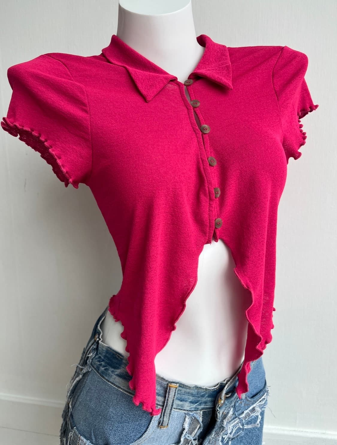 Urban Outfitters 핑크 컷아웃 크롭 탑 상품이미지1