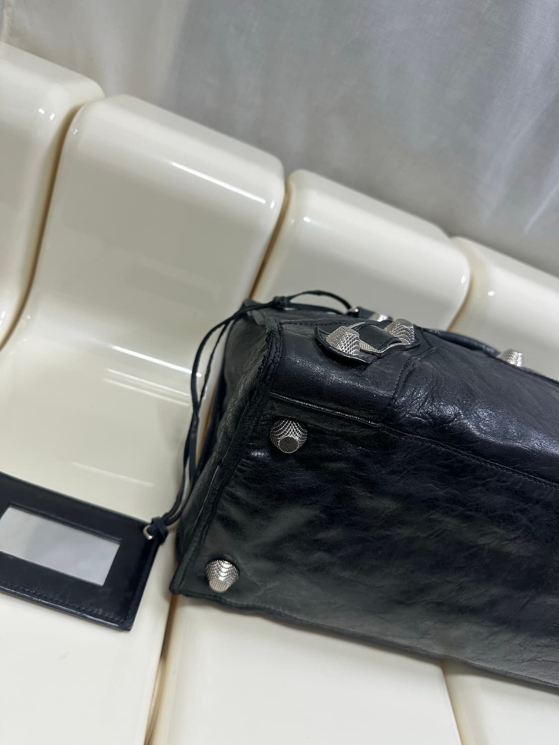 [A 정품] 발렌시아가 시티 모터백 라지 블랙 상품이미지5