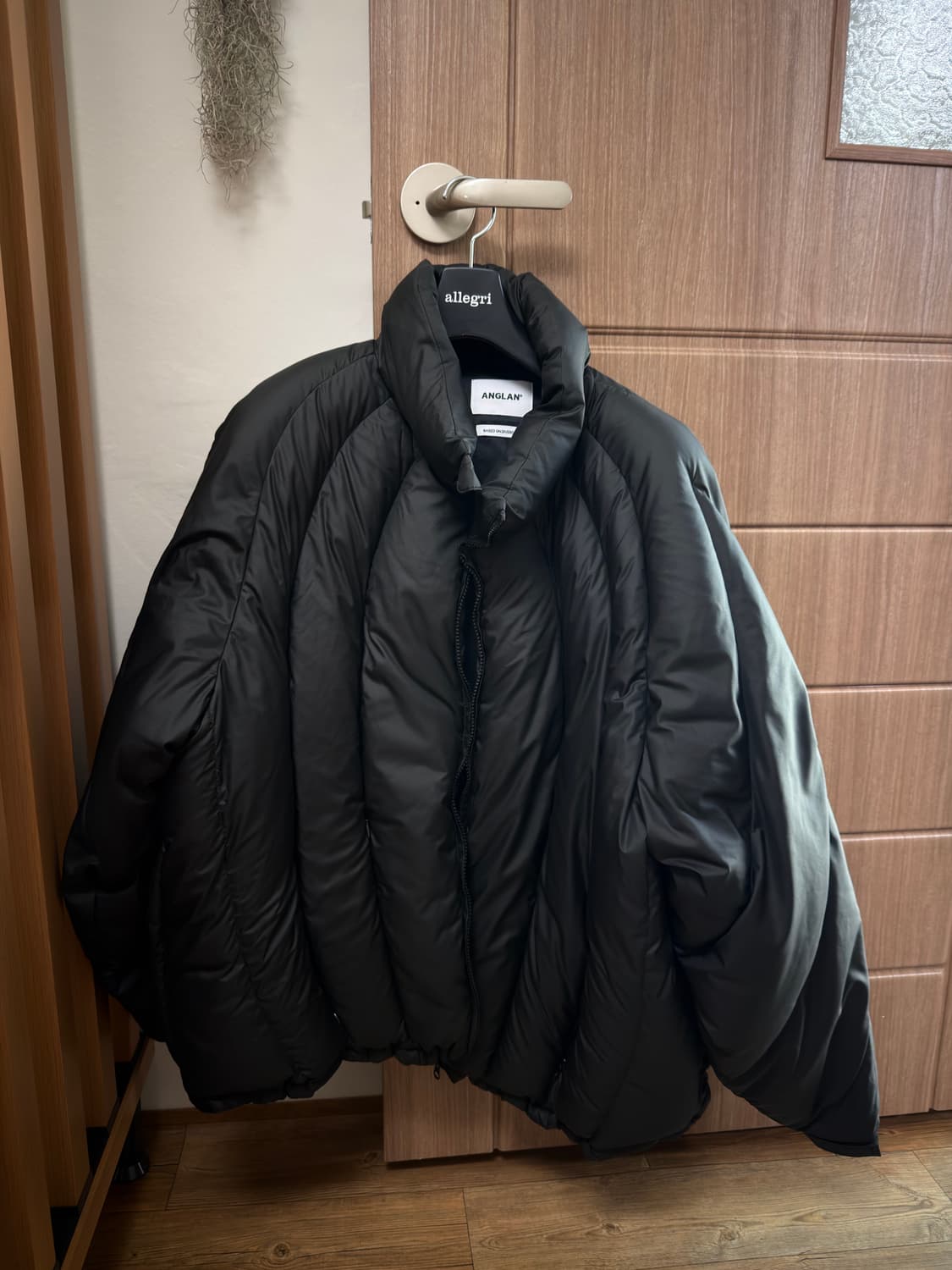 앵글런 벌룬패널 다운패딩 블랙 상품이미지1