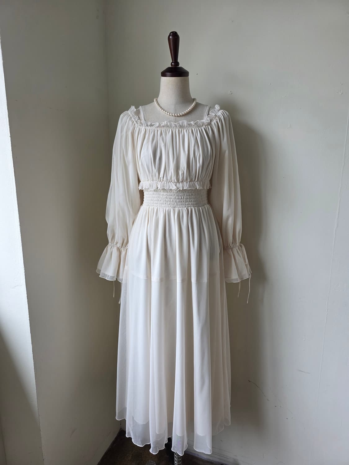 아이보리 프릴 쉬폰 롱 원피스  상품이미지1