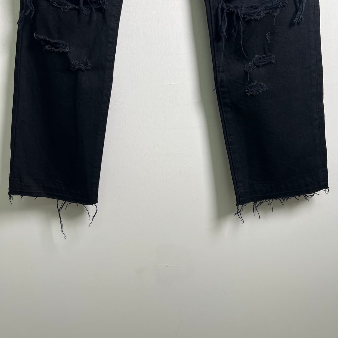 Amiri 아미리 블랙 디스트로이드 데님 팬츠 26 상품이미지5