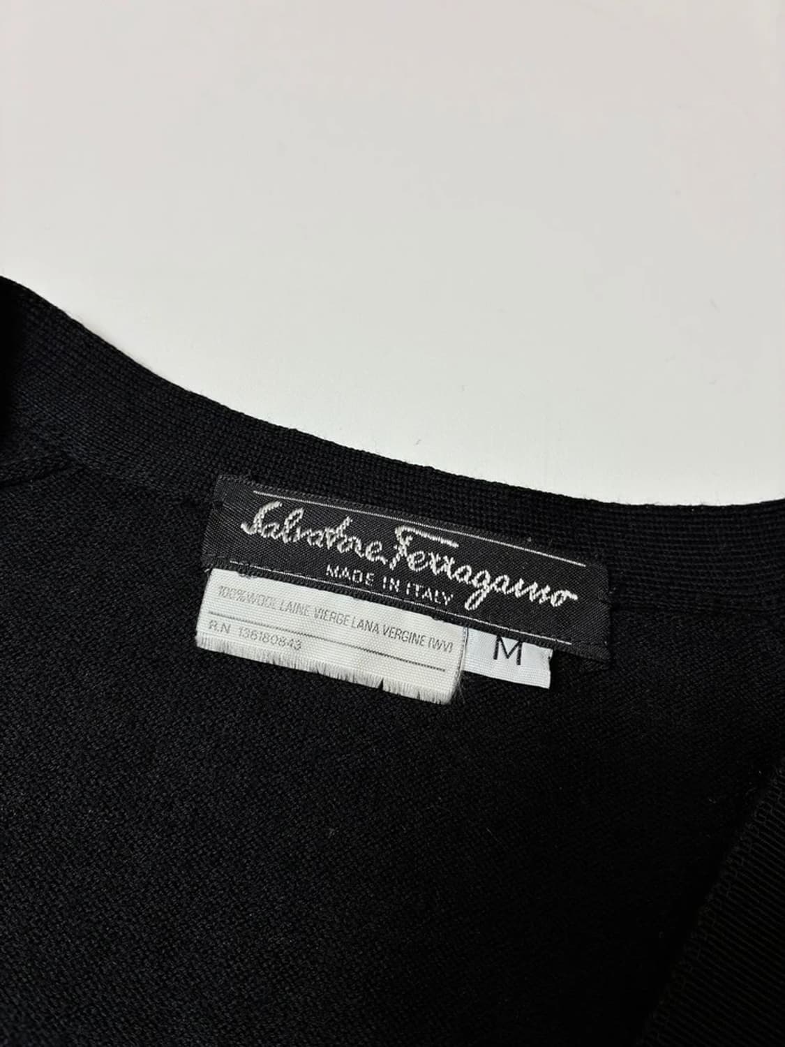 페라가모 90's 울 버튼 니트 가디건 PN8810 상품이미지5