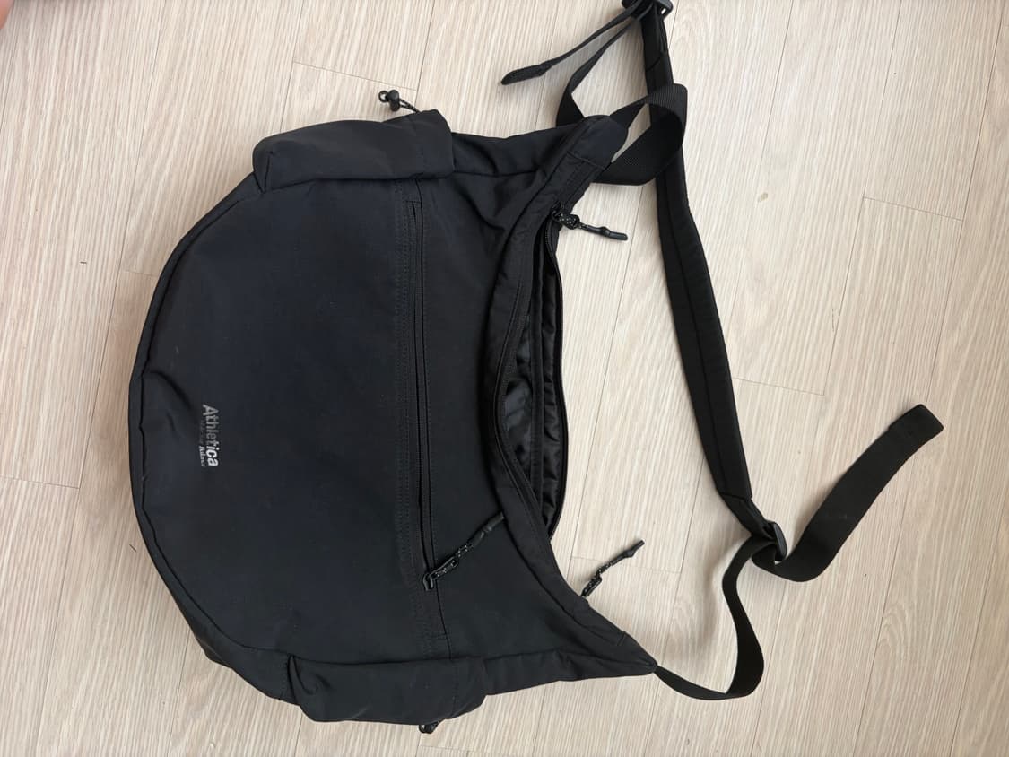 탑텐 Athlecia 블랙 메신저백 상품이미지1