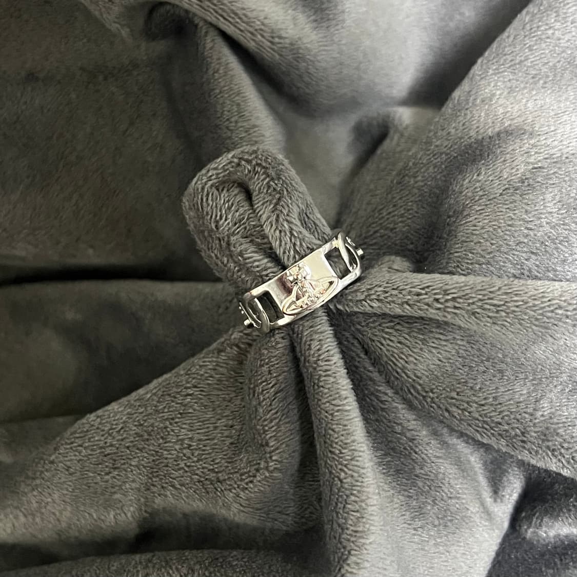 비비안웨스트우드 Viviennewestwood 로고 3면 각인반지 상품이미지2