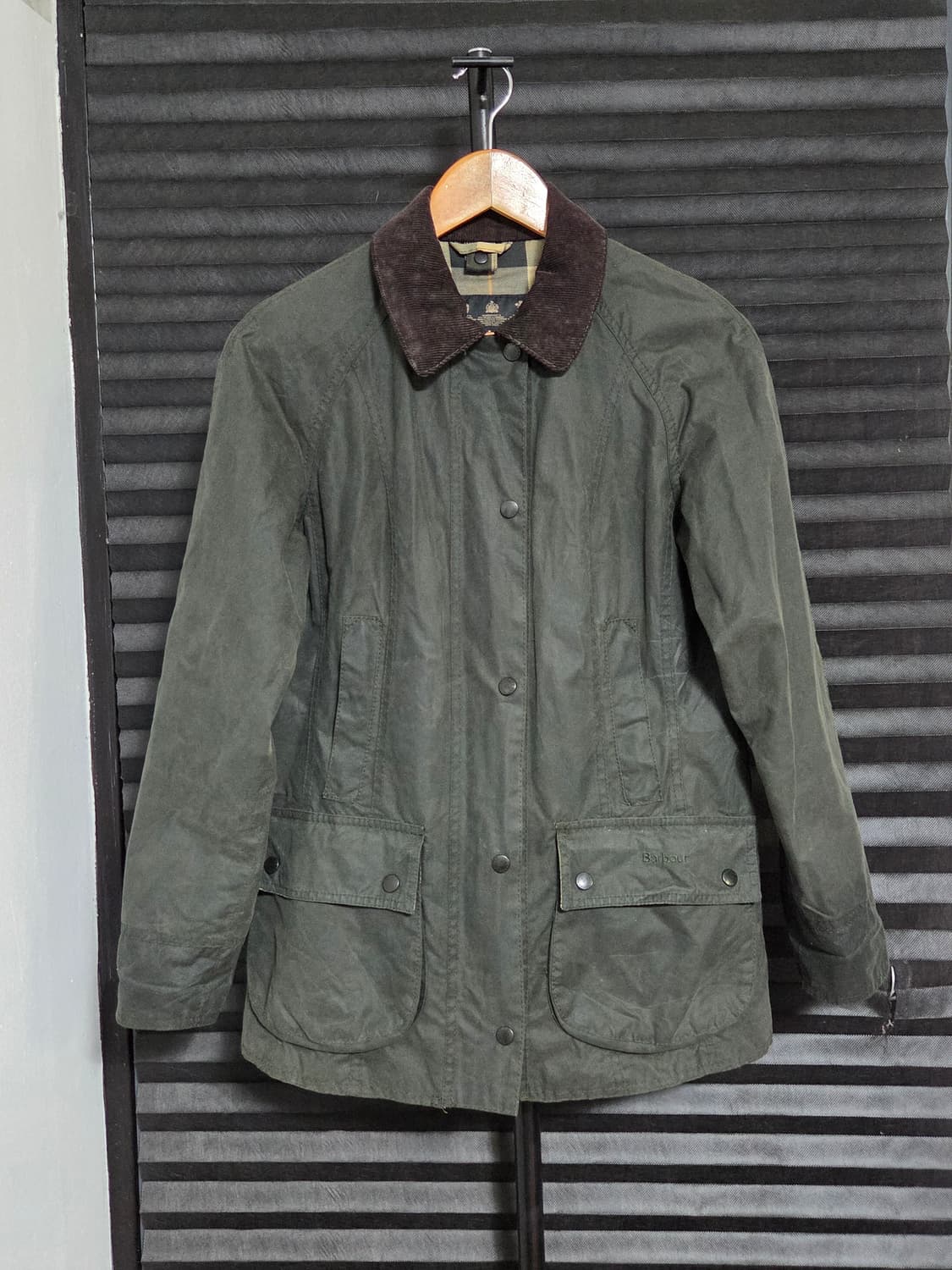 (정품) [바버] 비드넬 왁스 자켓 | 00110 상품이미지1