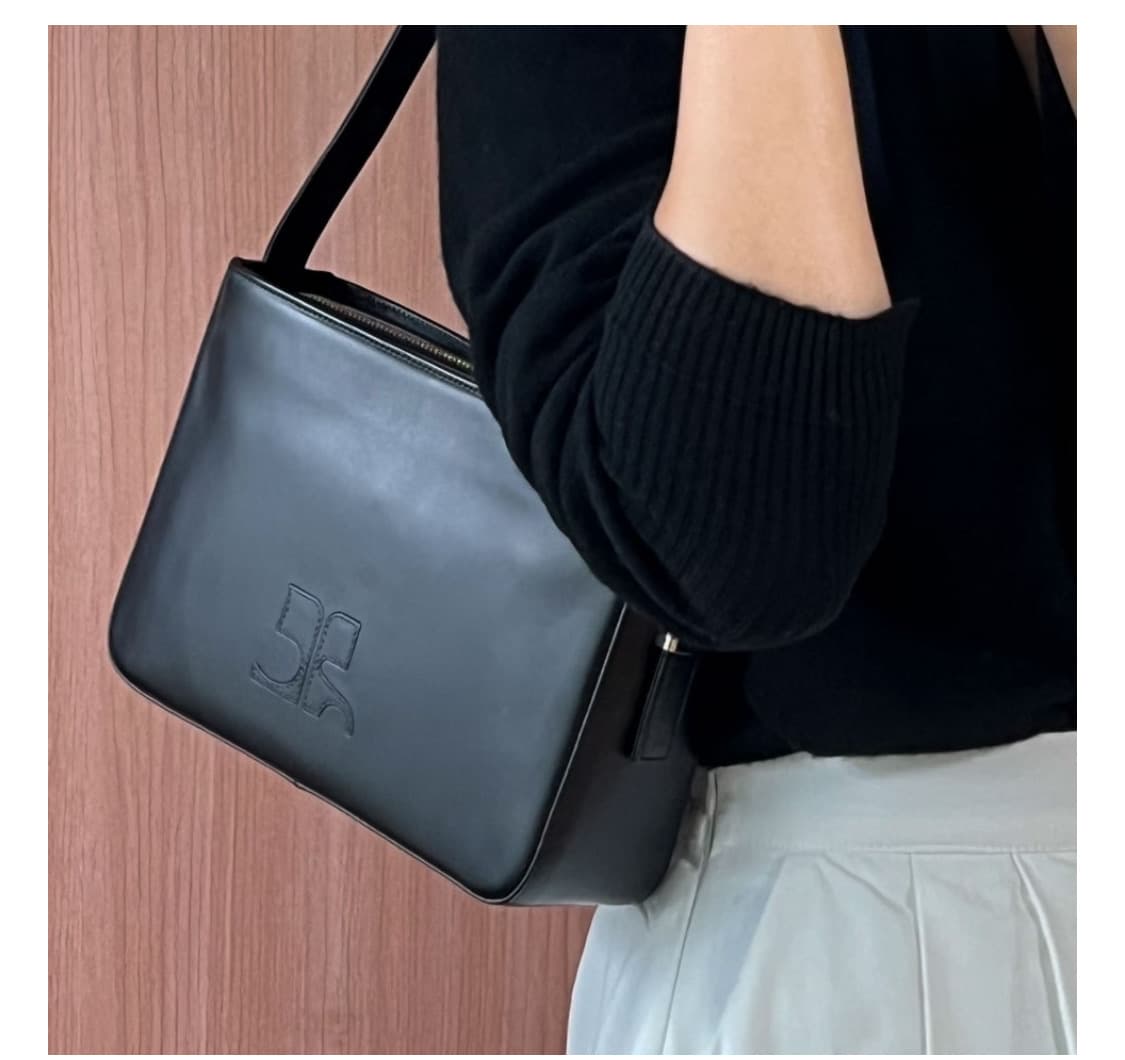 [정품] 꾸레쥬 Courreges 블랙 레더 숄더백 상품이미지1