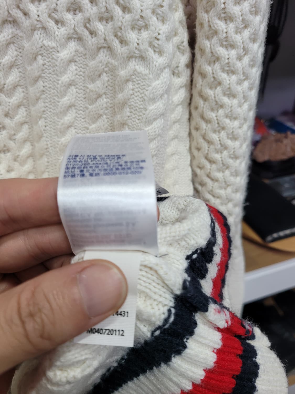 타미힐피거 V넥 케이블 니트 스웨터 아이보리 상품이미지6