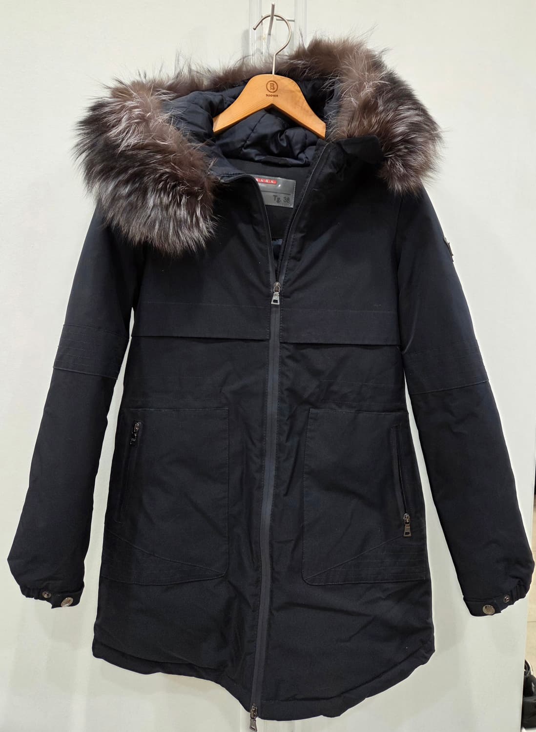 프라다 라쿤털후드 다운자켓(38) 상품이미지1