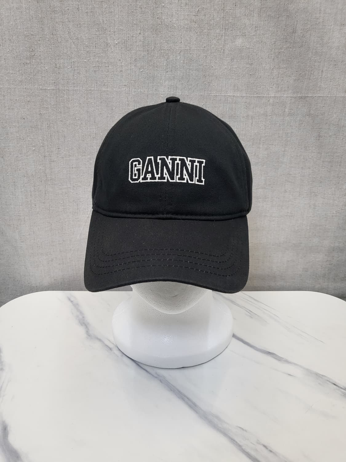 GANNI 블랙 볼캡 상품이미지1
