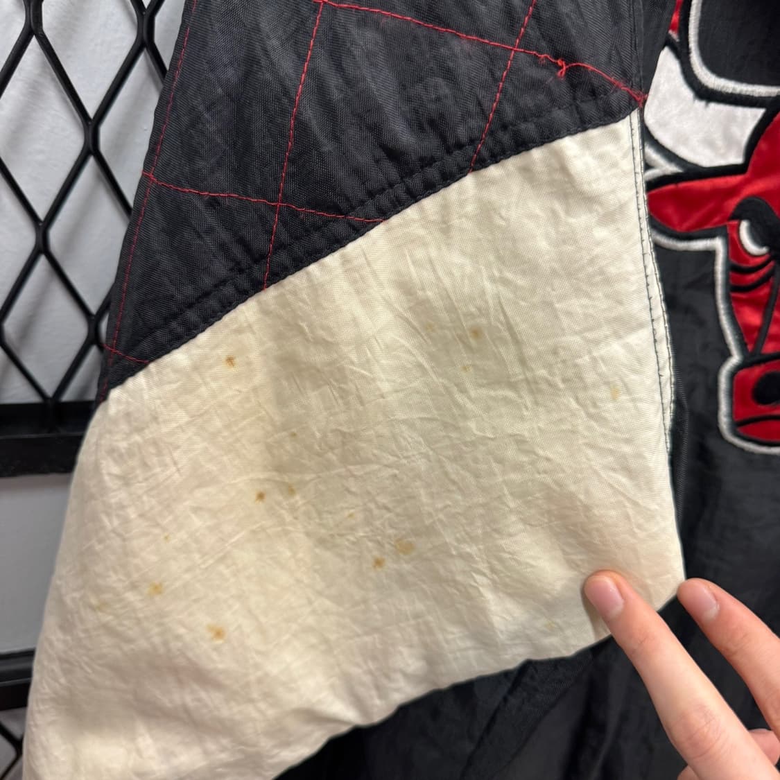 90s 스타터 X NBA 점퍼 사이드 로곧 디테일 레드 블랙 상품이미지9