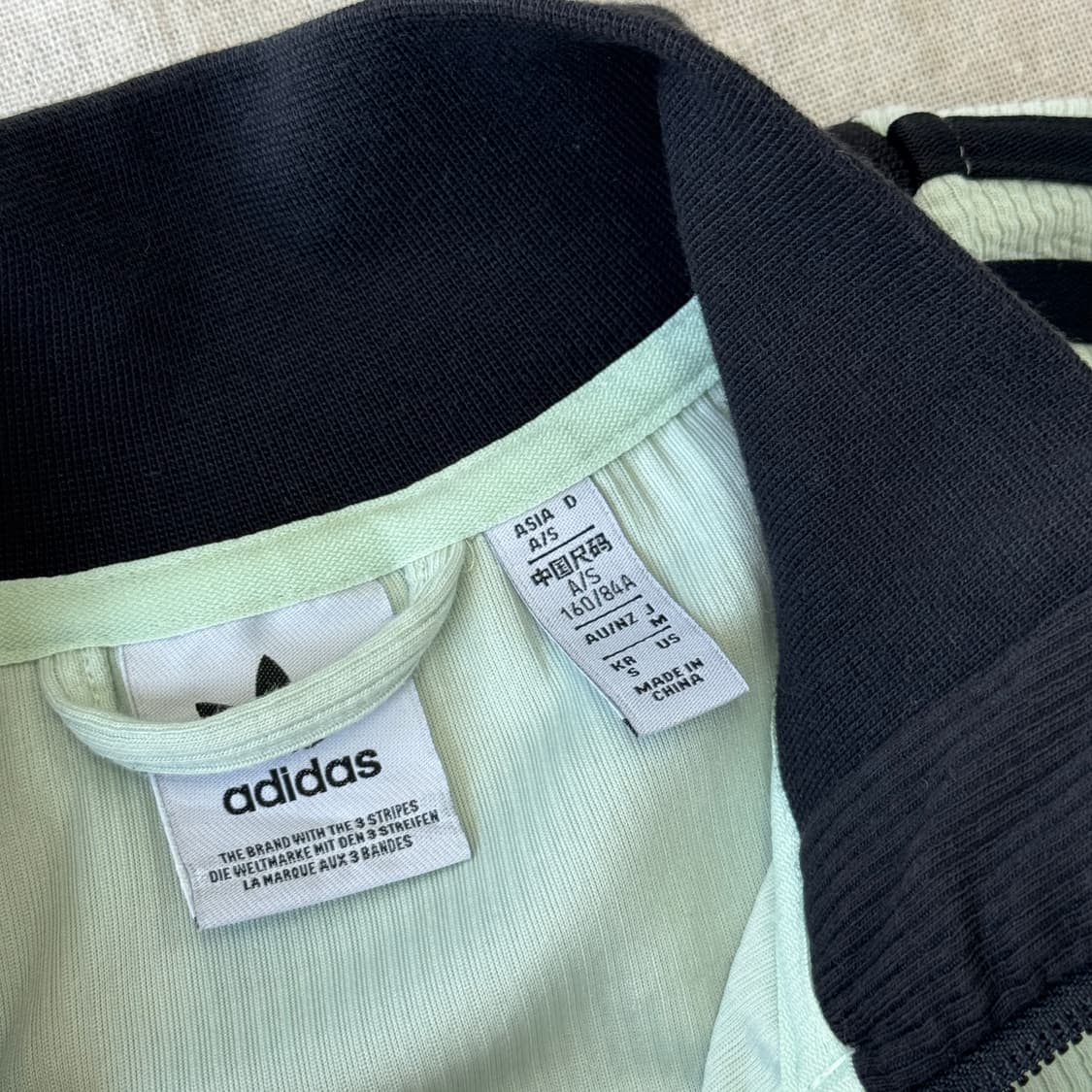 아디다스 우먼 크롭 코듀로이 트랙탑 S 상품이미지4