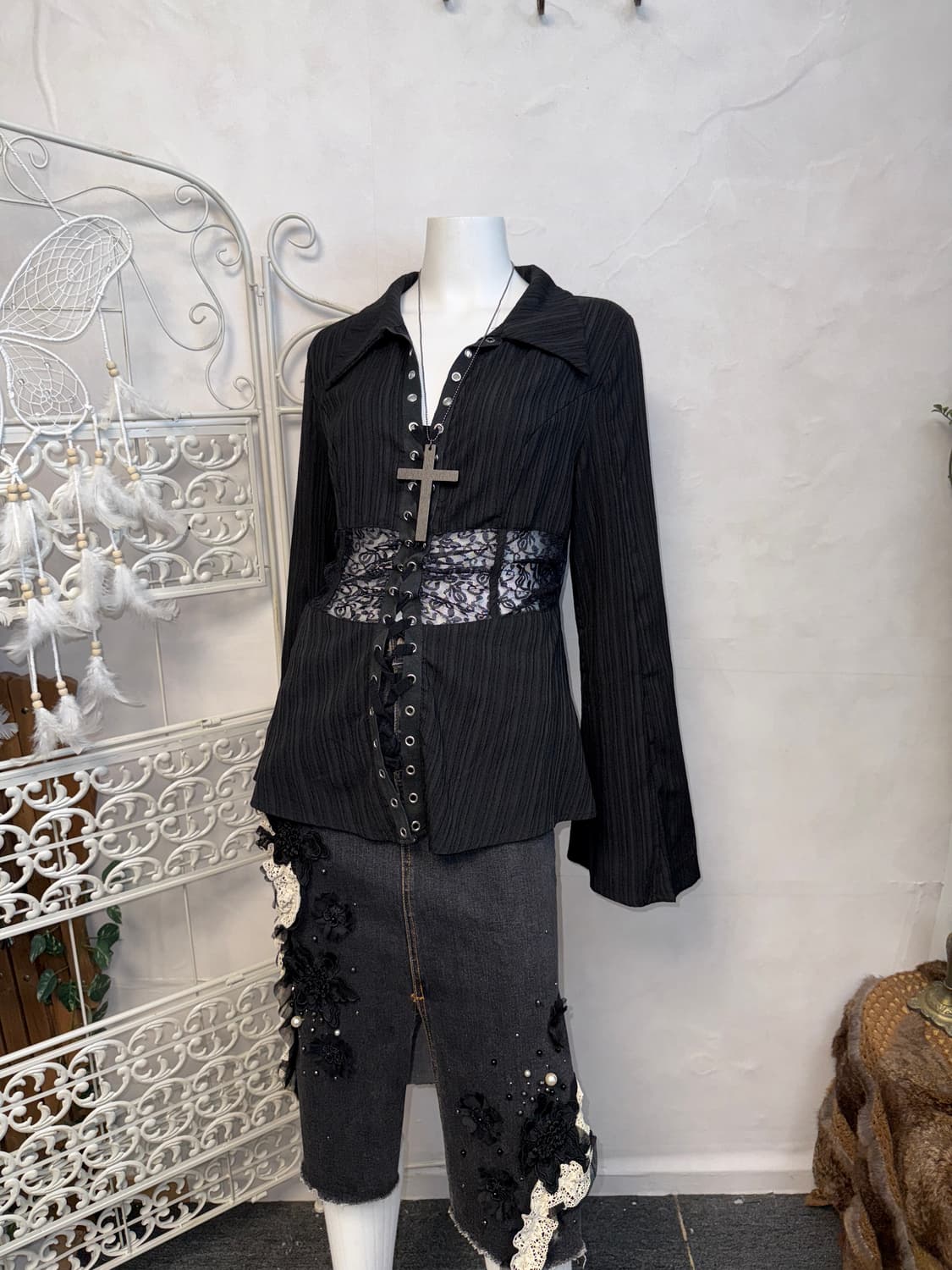Black stripe eyelet laceup lace blouse 상품이미지4