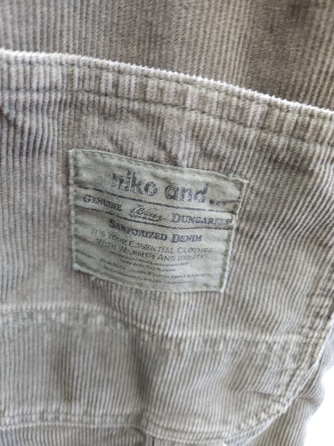 니코엔드 코듀로이 멜빵치마
​
 상품이미지5