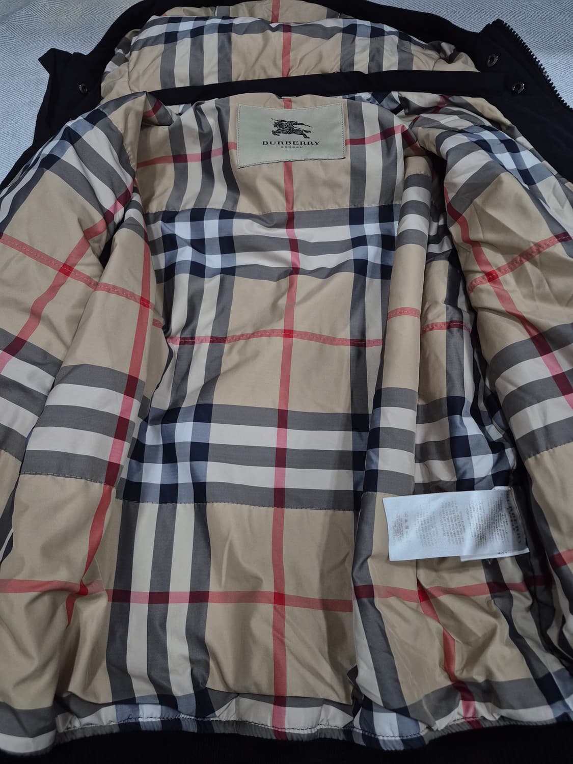 버버리 블랙 후드 MA-1 스타일 점퍼 남성 105사이즈 상품이미지4