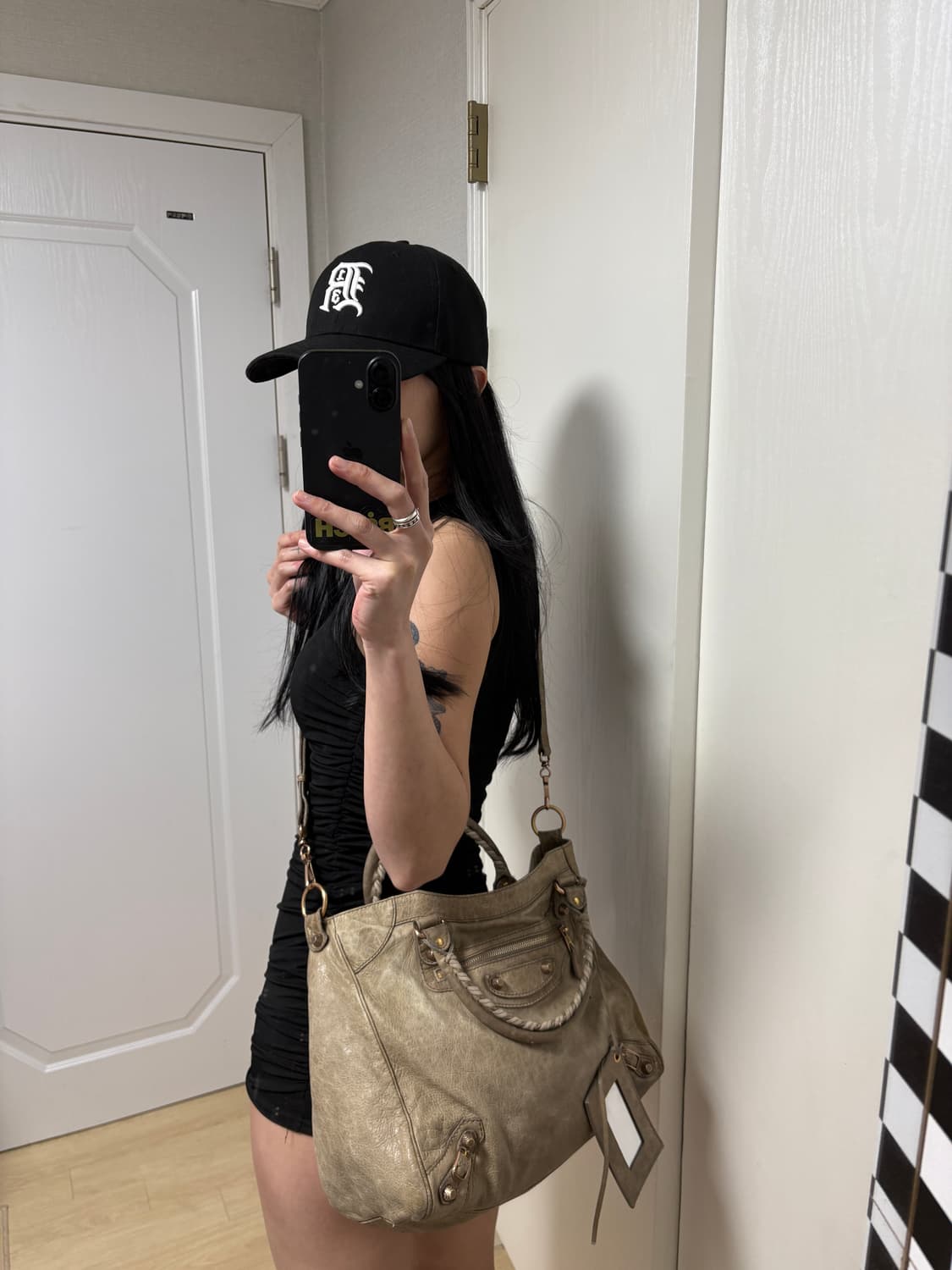 발렌시아가 모터백 브라운M 상품이미지3