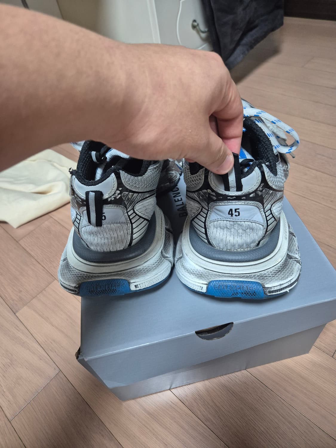 (급처)발렌시아가 3xl 원아웃 블루 45사이즈 판매합니다! 상품이미지4