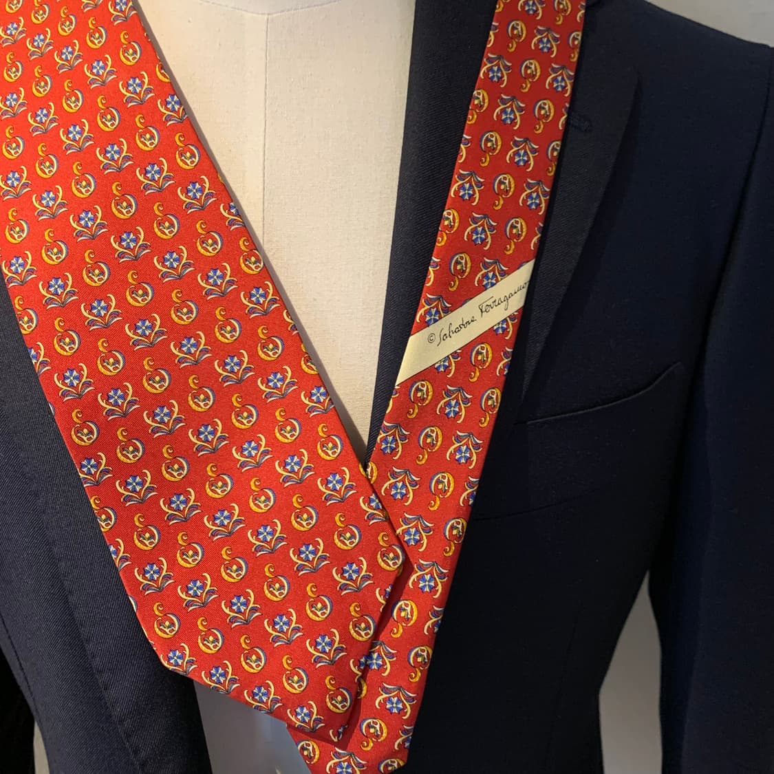 살바토레 페레가모(Ferragamo) 레드컬러 기하학적패턴 명품넥타이 상품이미지2