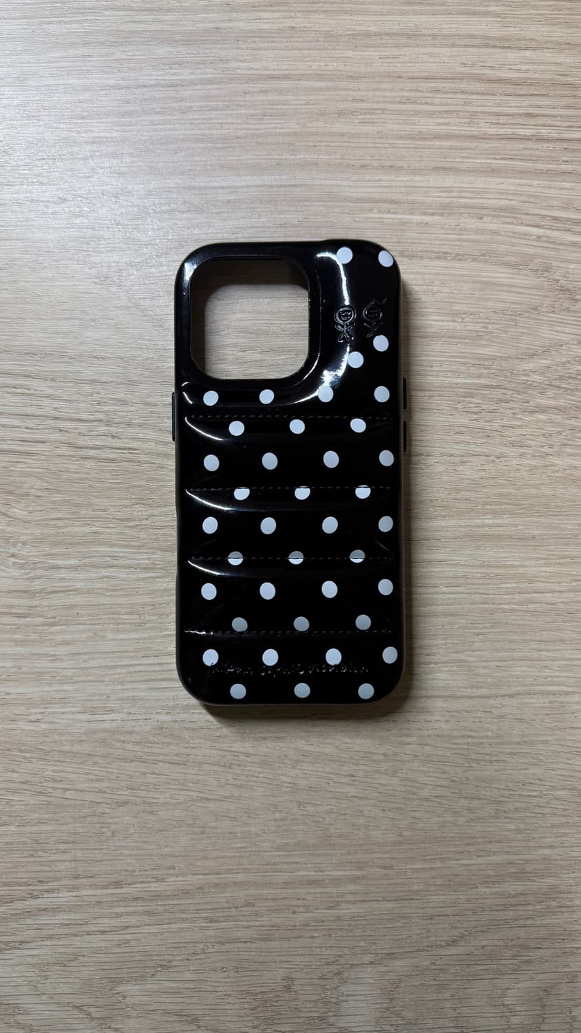 Urbansophistication Dots case 16pro 팔아요 상품이미지1