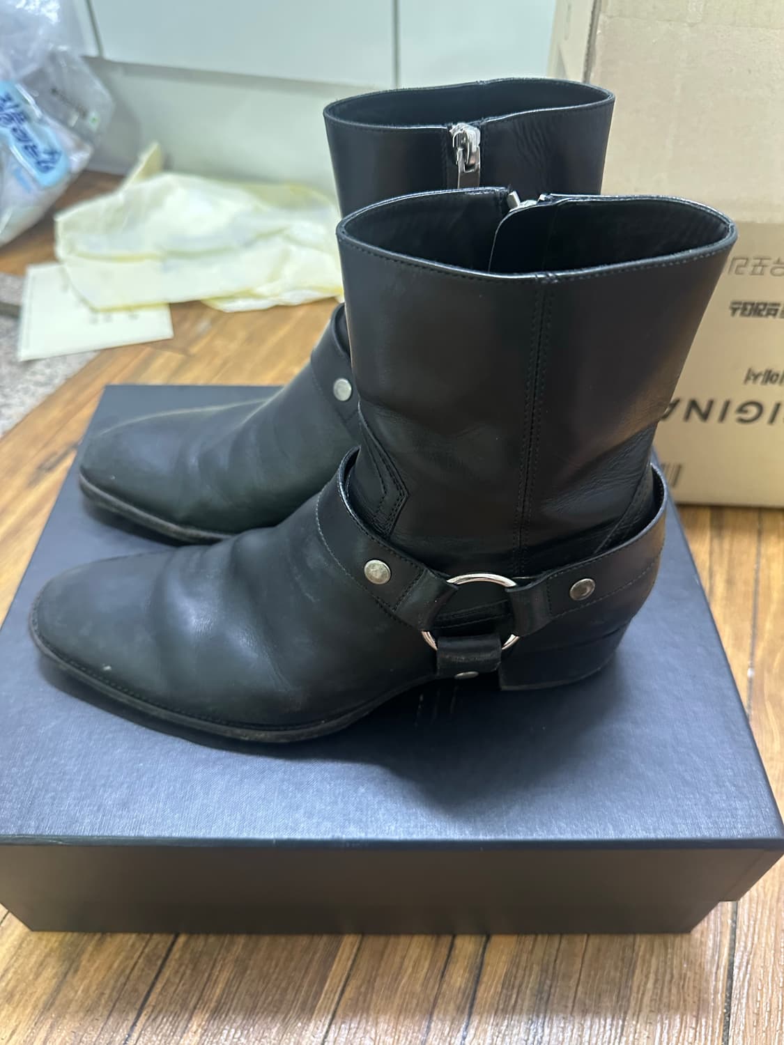 생로랑 와이어트 하네스 부츠 상품이미지1