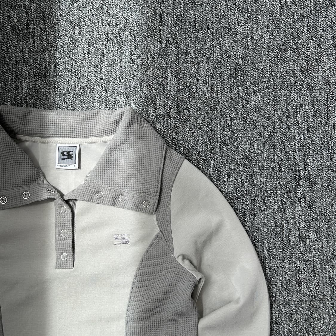 코드그라피 배색카라 그레이 롱슬리브 상품이미지2