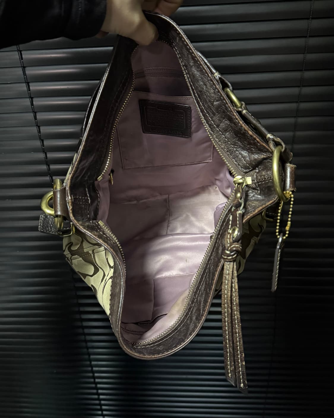 코치 브라운 갈색 가죽 캔버스 로고 버클 고리 숄더백 토드백 가방 웨스턴 상품이미지8