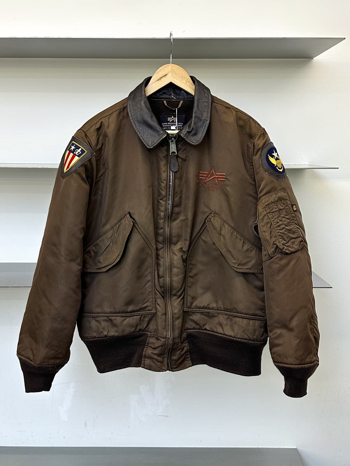 알파 인더스트리 U.S.A.A.F CWU-45/P 플라이트 자켓 상품이미지1