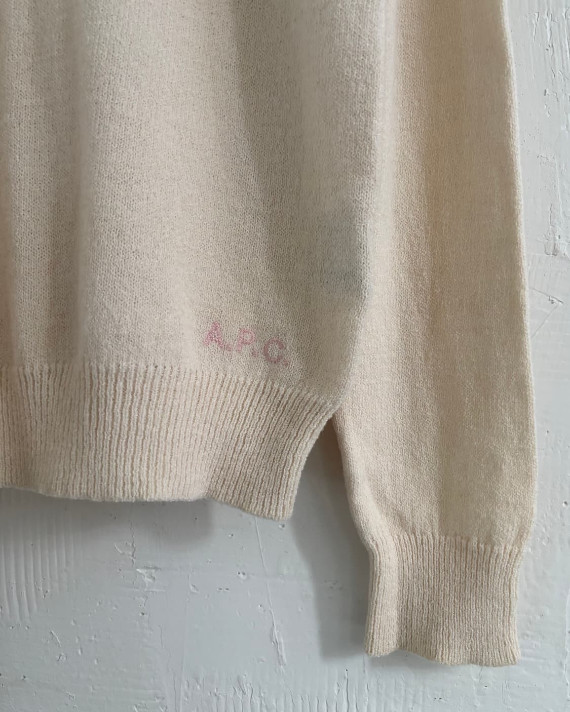 A.P.C. 아페쎄 핑크자수로고 아이보리컬러 유넥 니트 상품이미지8