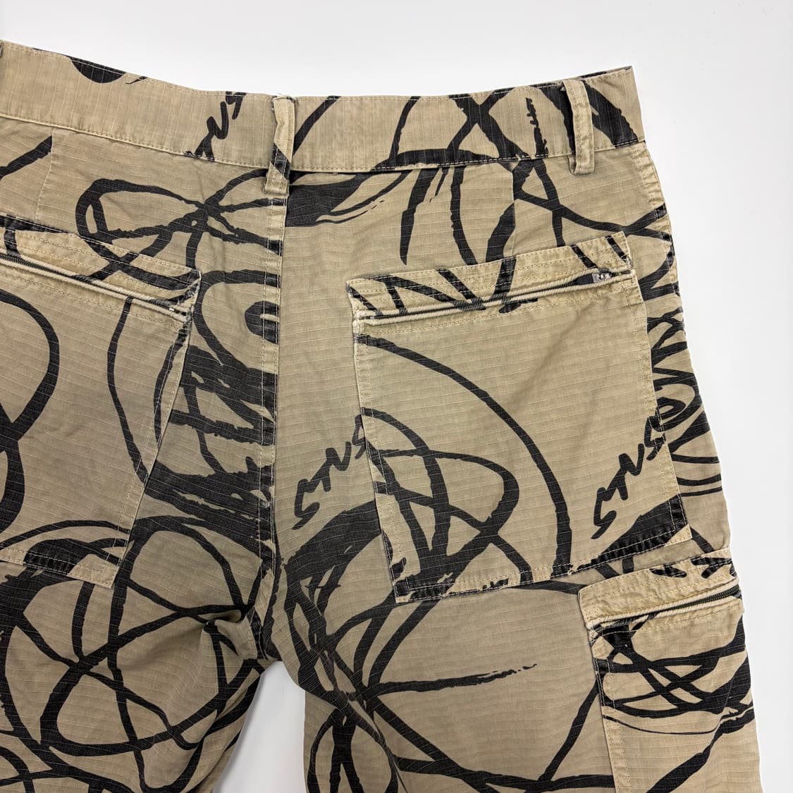 스투시 퓨츄라 패턴 반바지 팬츠 상품이미지10