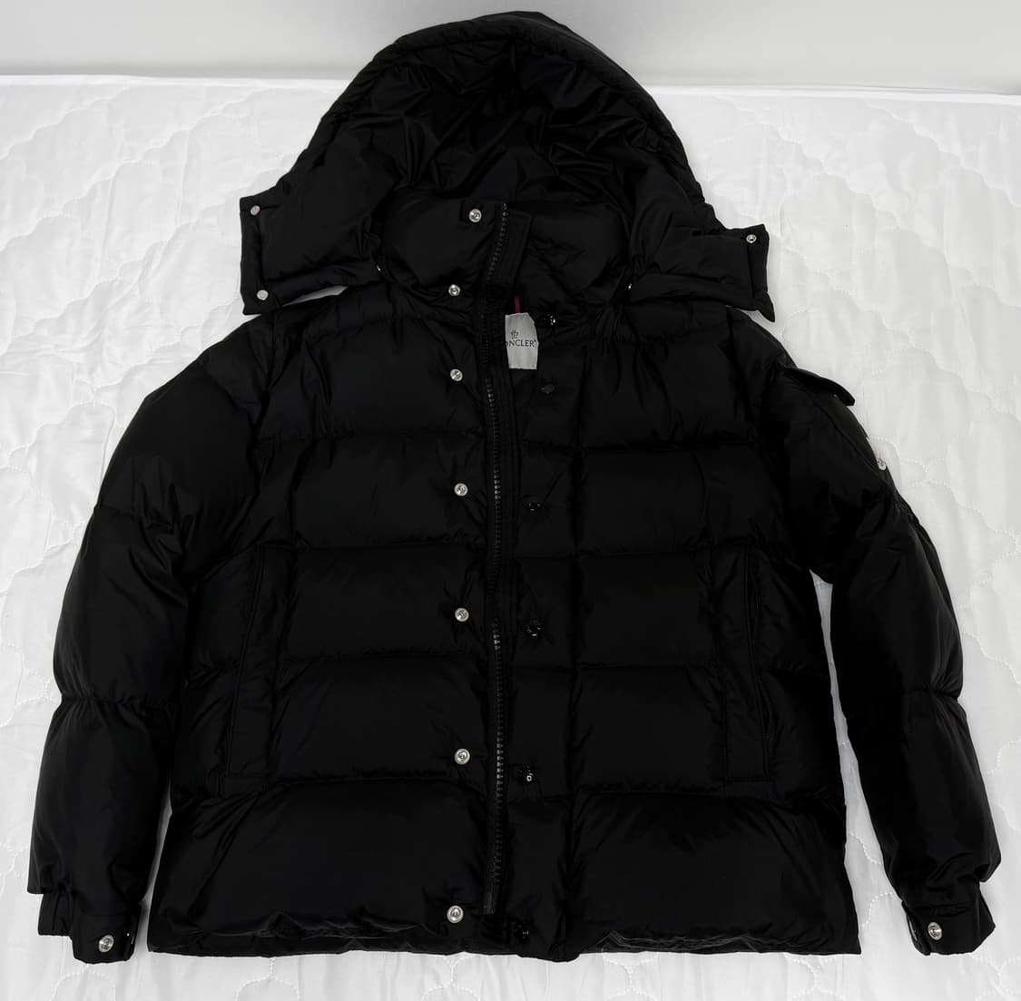 몽클레어 마야 70 후드 쇼트 다운 자켓 블랙 25fw 상품이미지1