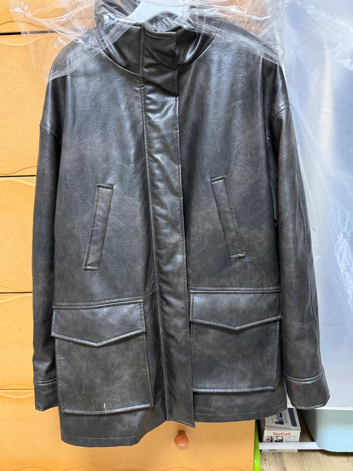 에트몽 Faux Leather Fur Coat 상품이미지4