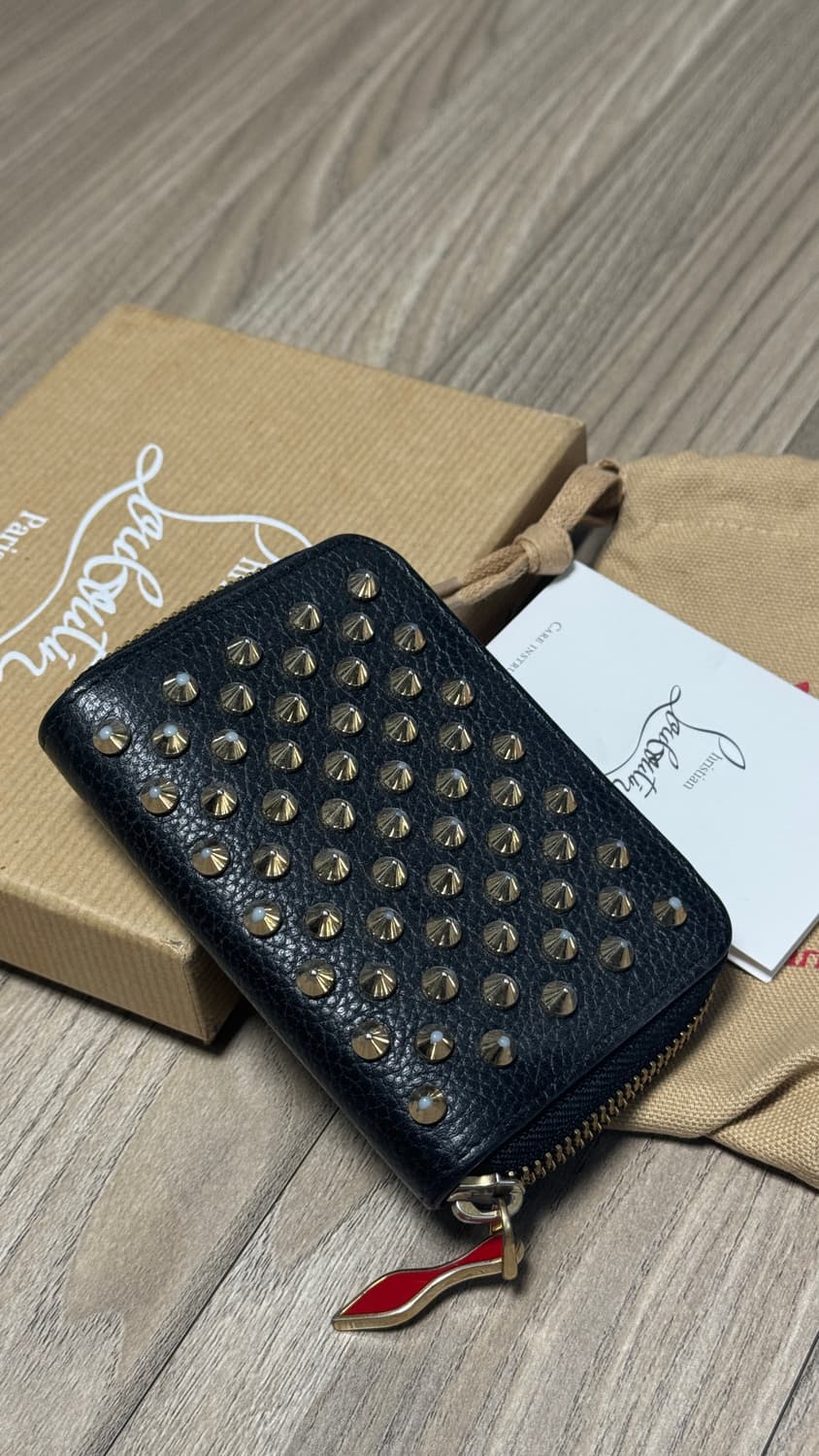 크리스찬루부탱 스파이크 카드지갑 상품이미지1