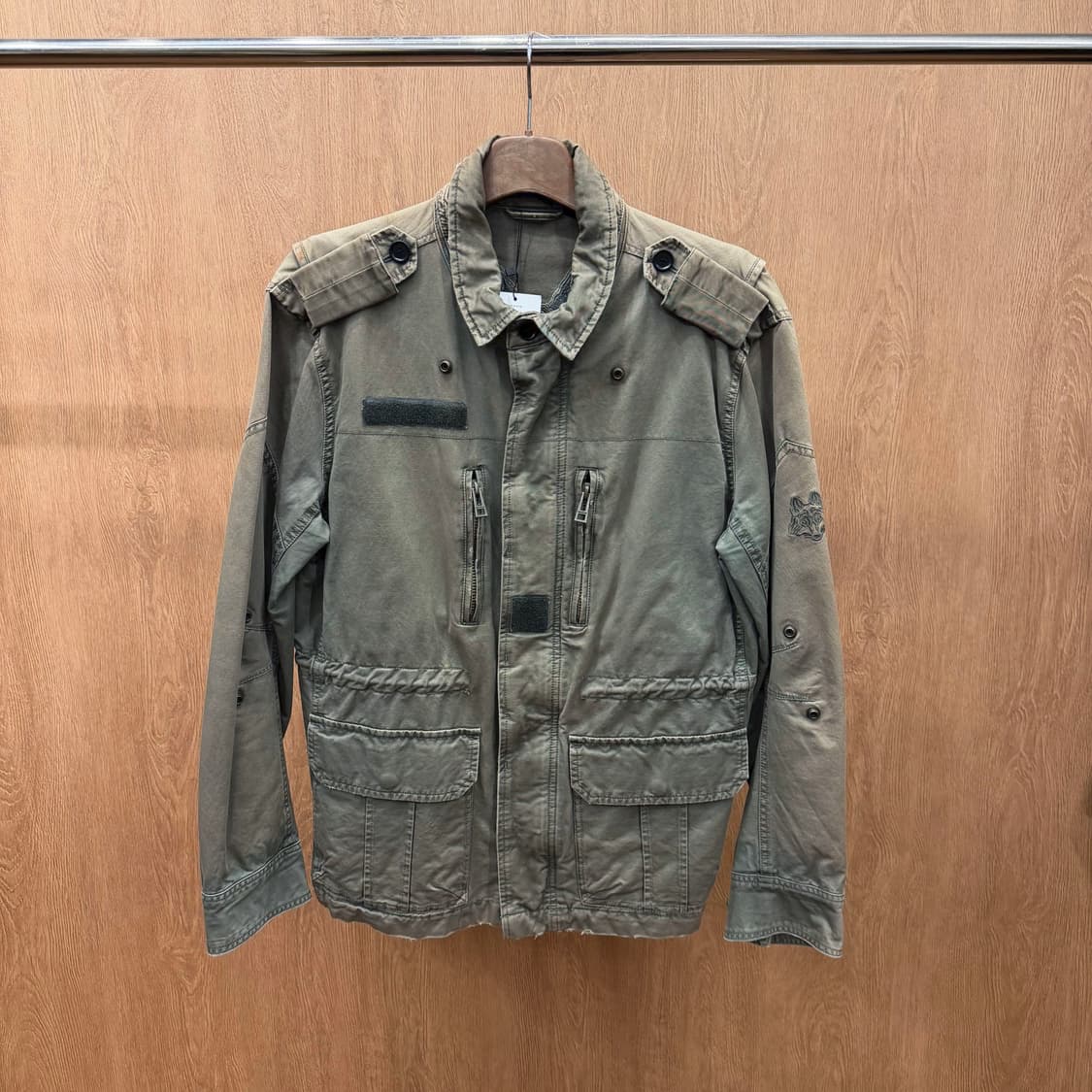 쟈딕 앤 볼테르 밀리터리 긴팔 자켓 견장 지퍼 멀티 포켓 디테일 카키 상품이미지2