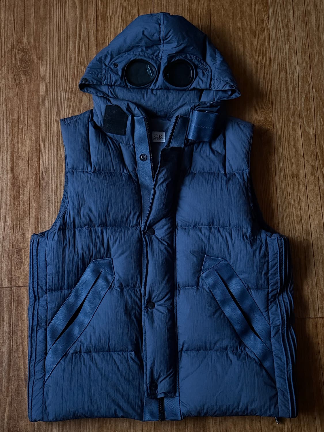 CP컴퍼니 나일론 고글 패딩조끼 상품이미지1