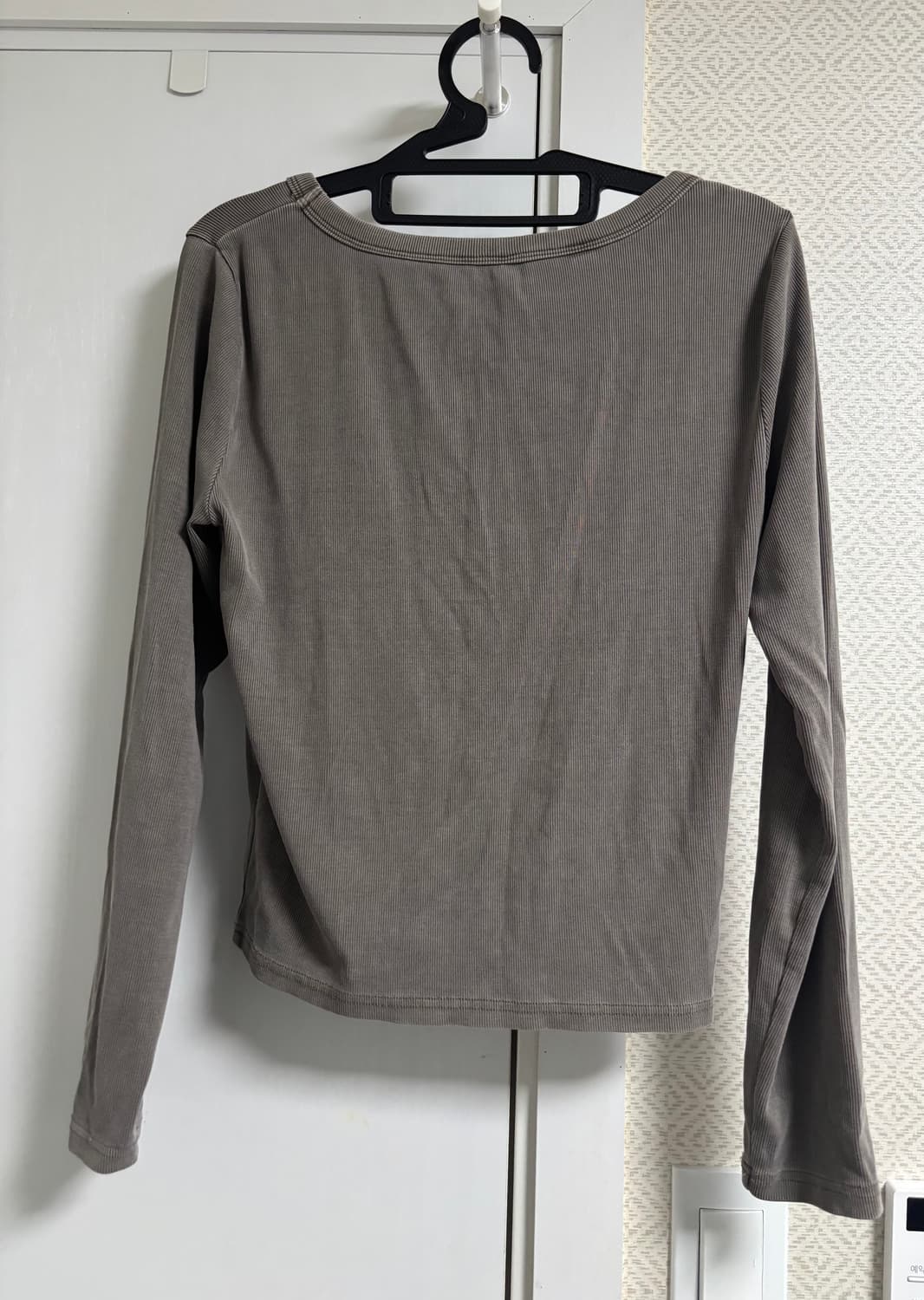 게스 여성 절개 골지 긴팔티 상품이미지3