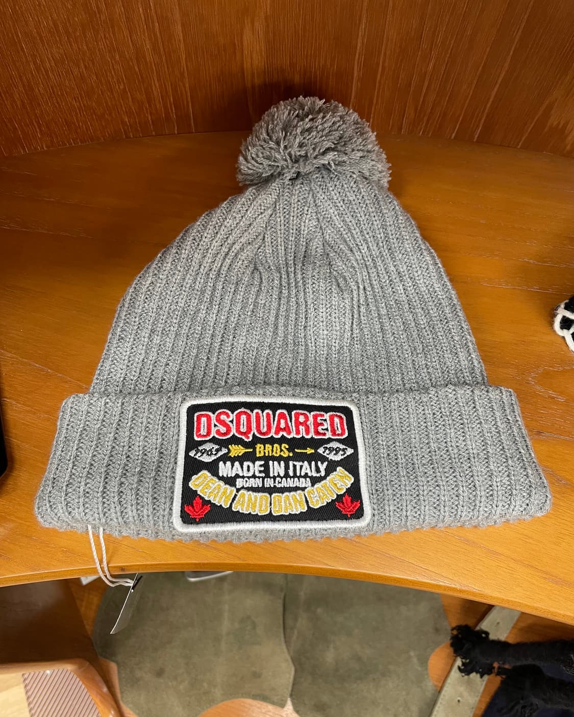 디스퀘어드2 그레이 폼폼 비니 상품이미지1