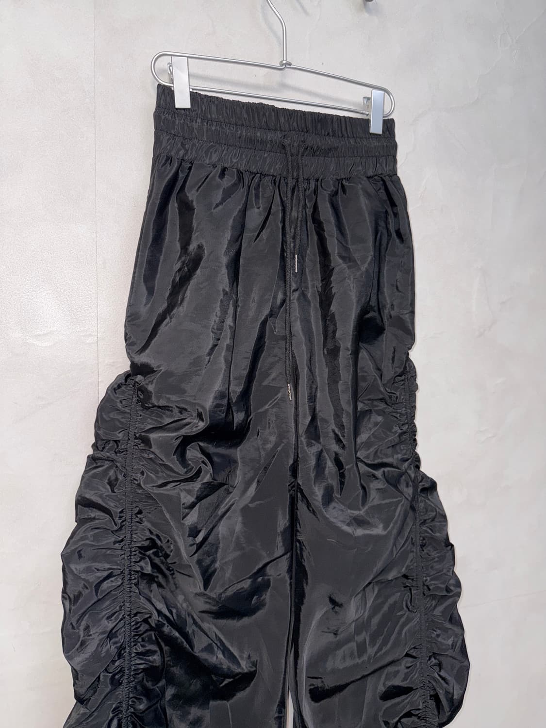 Black satin shirring balloon pants  상품이미지2