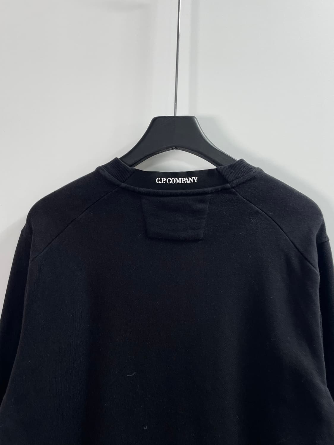 CP컴퍼니 렌즈 블랙 맨투맨 (on.565) 상품이미지5