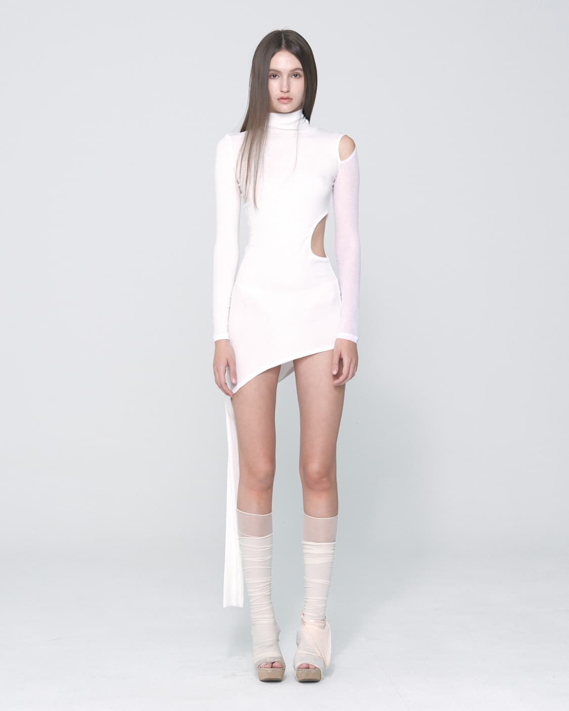 본네/ Turtleneck cut out dress (White 상품이미지1
