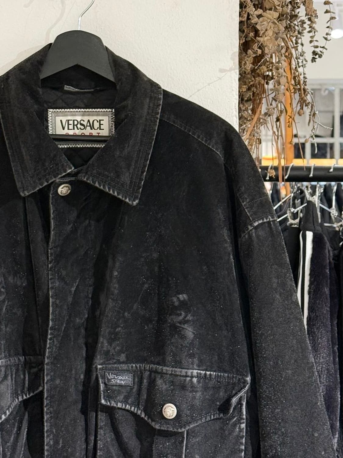 베르사체 스포츠 블랙 벨벳 텍스처 퀼팅 자켓 상품이미지3