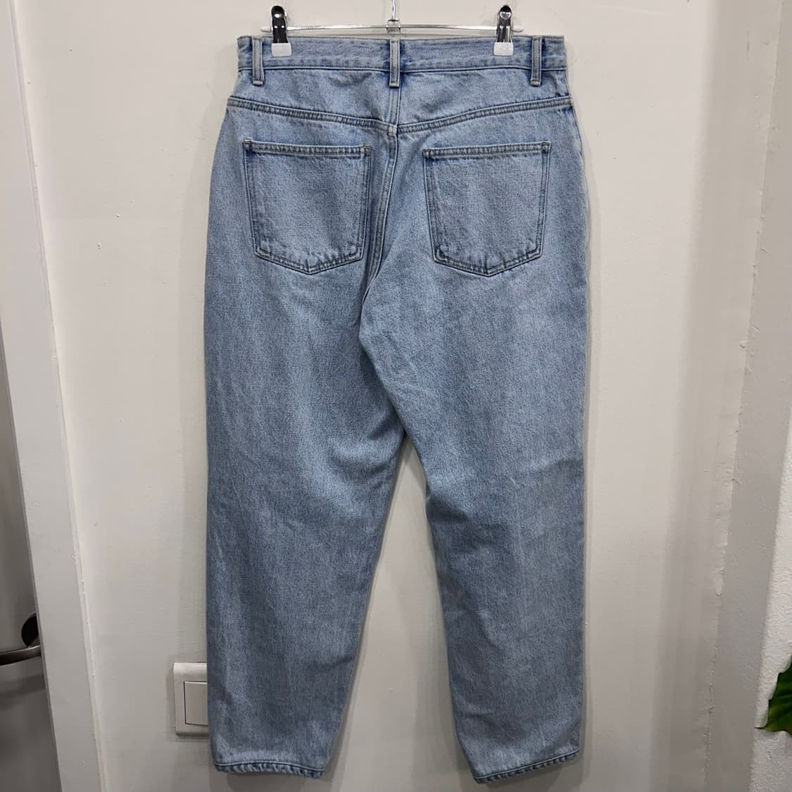 더 바넷 테이퍼드핏 연청 데님팬츠 상품이미지5