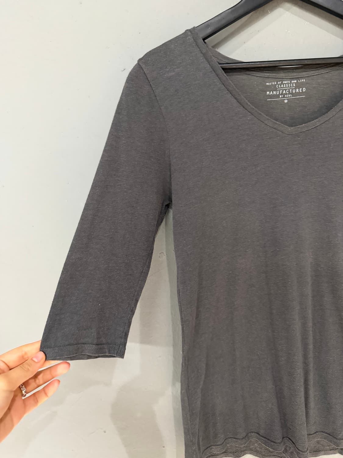 back lettering v-neck design top 상품이미지7