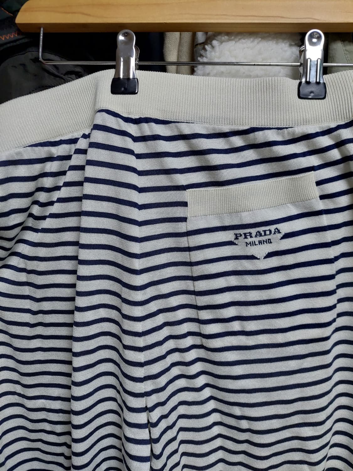 프라다 실크 네이비화이트 스트라이프 쇼츠 46 백화점판 상품이미지2