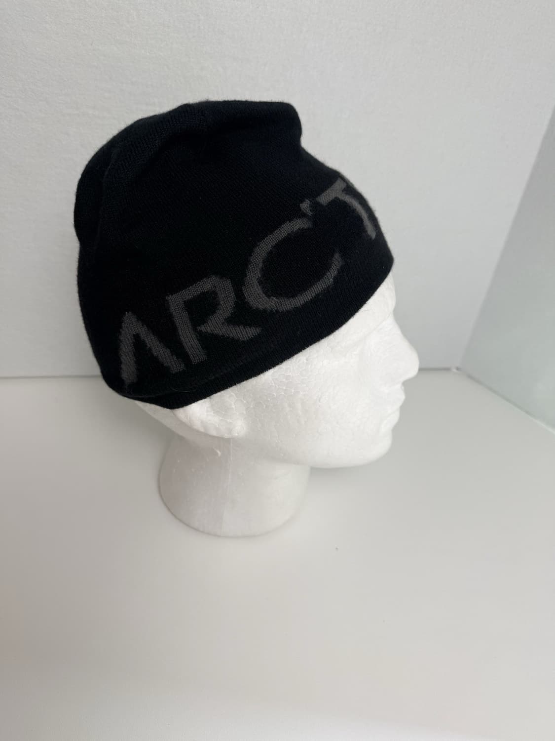 아크테릭스 로고 패턴 울 비니 워드헤드 블랙 상품이미지1