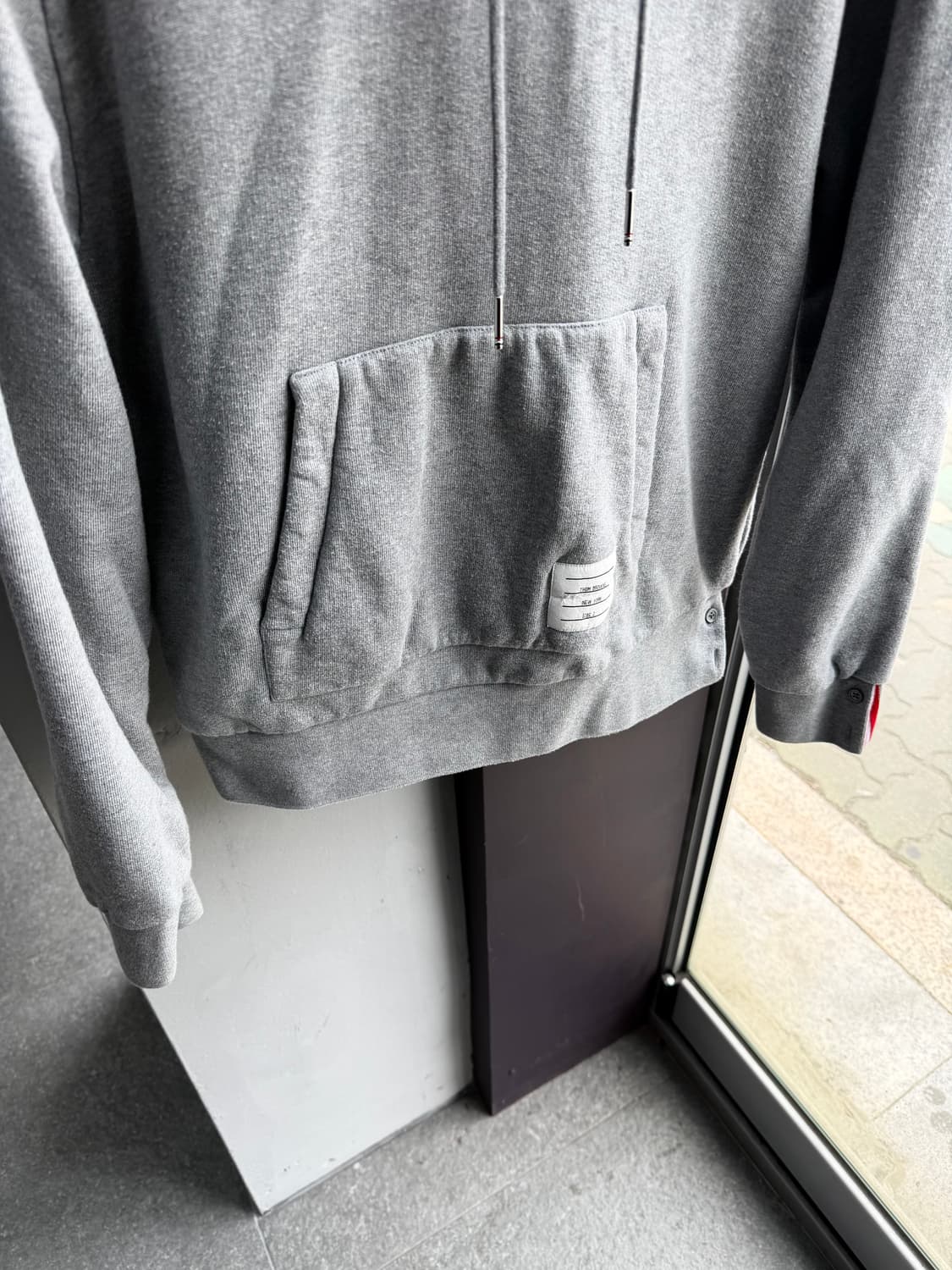 .2/ 톰브라운 백삼선 그레이 후드티 상품이미지4