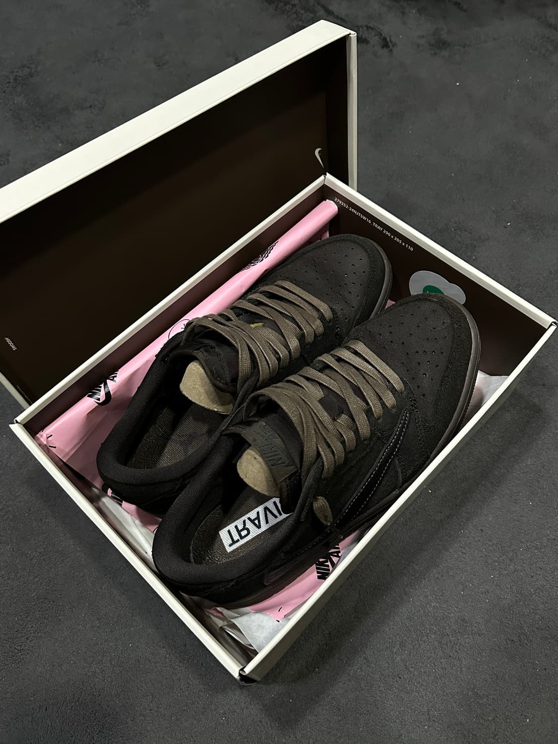 트레비스스캇 벨벳브라운 상품이미지1